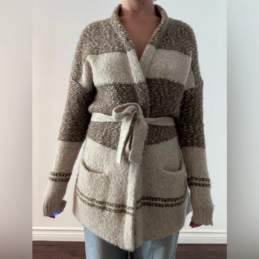 Wilfred Free by Aritzia Knit Cardigan Sweater - Picture 1 of 3